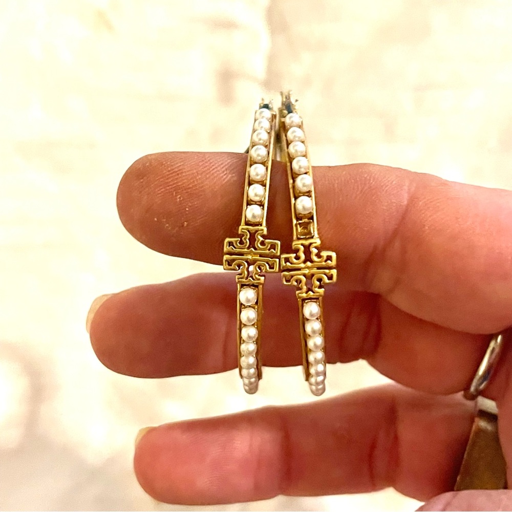 Tory Burch- Britten Pearl Hoop Earrings set in Gold. EUC. - Picture 4 of 5